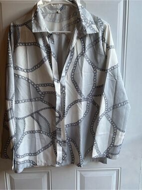 Women’s White Chain-Print Button-Up Shirt